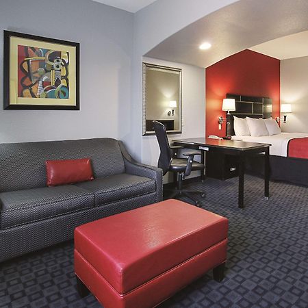 La Quinta Inn & Suites By Wyndham South Dallas - Hutchins Exterior photo