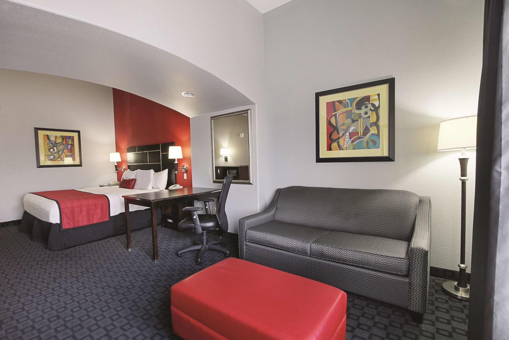 La Quinta Inn & Suites By Wyndham South Dallas - Hutchins Exterior photo
