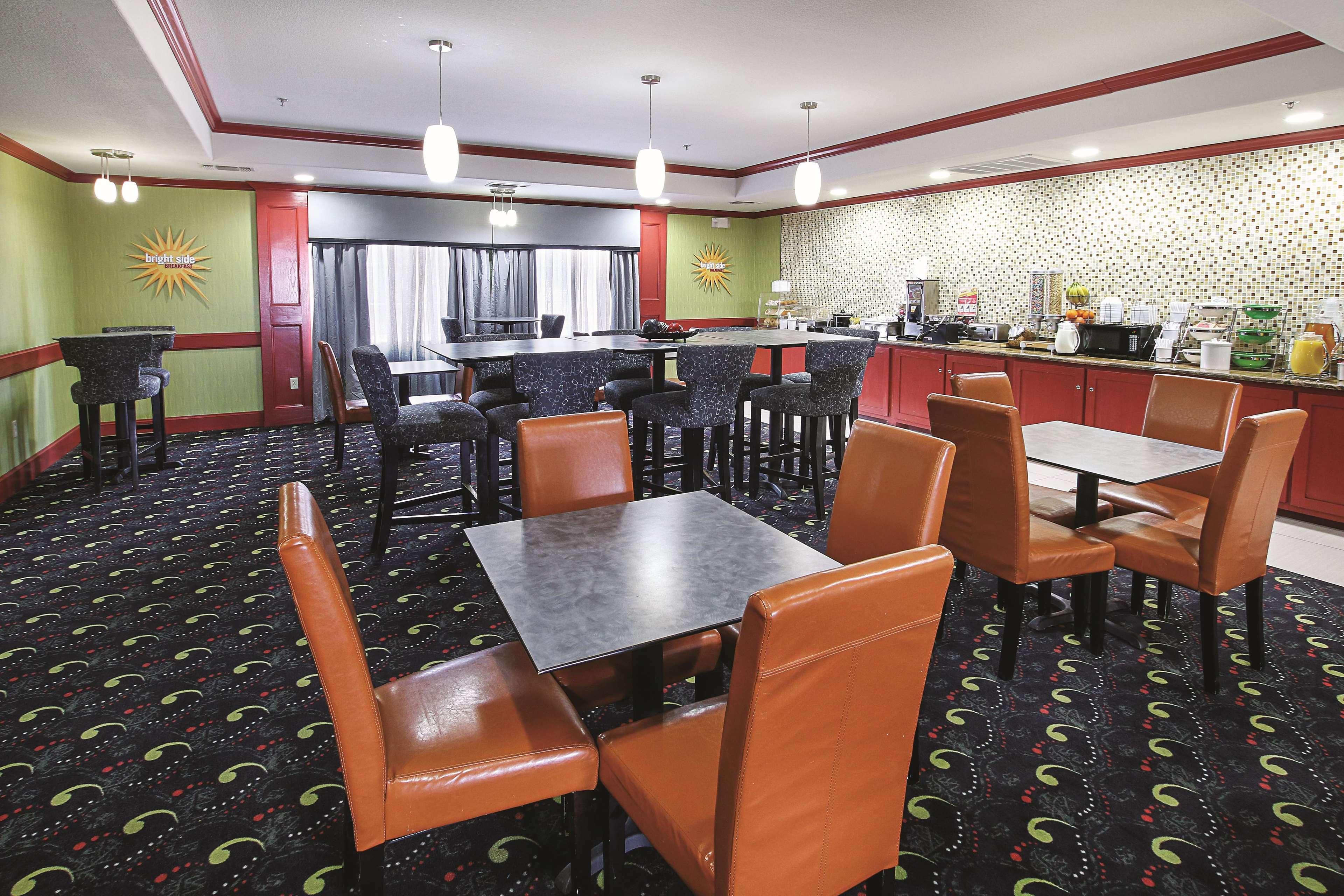 La Quinta Inn & Suites By Wyndham South Dallas - Hutchins Exterior photo