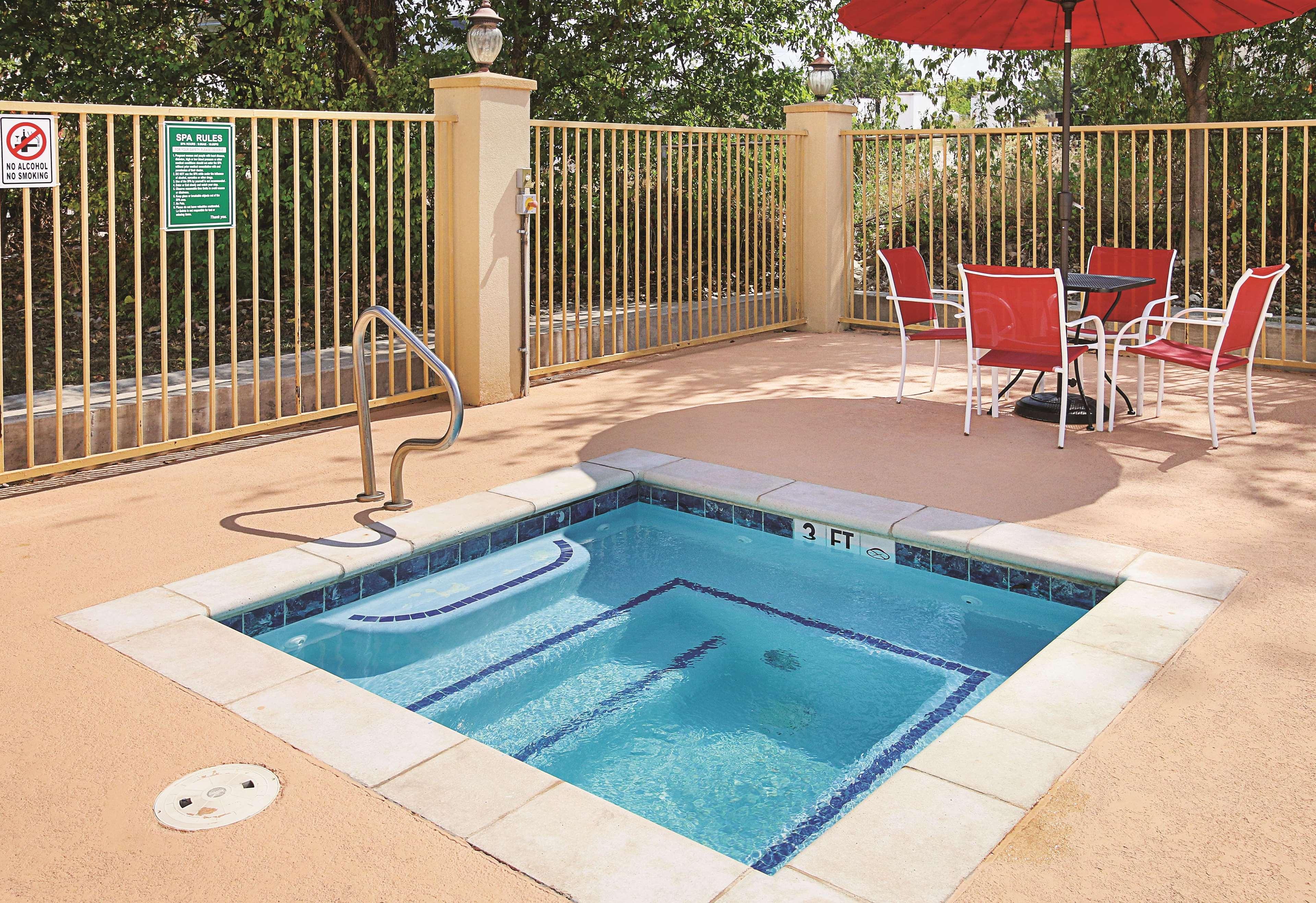 La Quinta Inn & Suites By Wyndham South Dallas - Hutchins Exterior photo