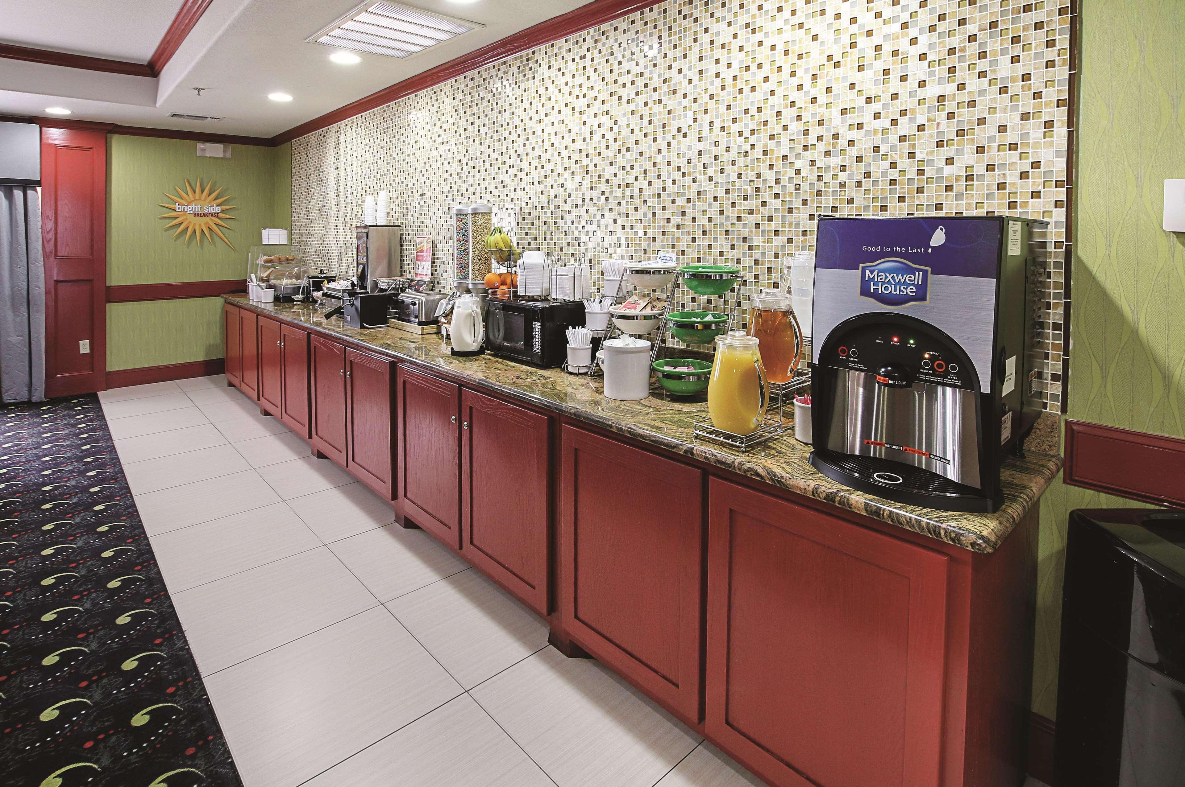 La Quinta Inn & Suites By Wyndham South Dallas - Hutchins Exterior photo