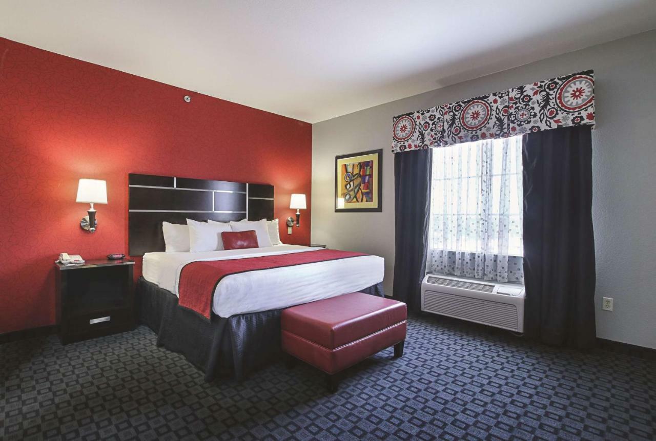 La Quinta Inn & Suites By Wyndham South Dallas - Hutchins Exterior photo